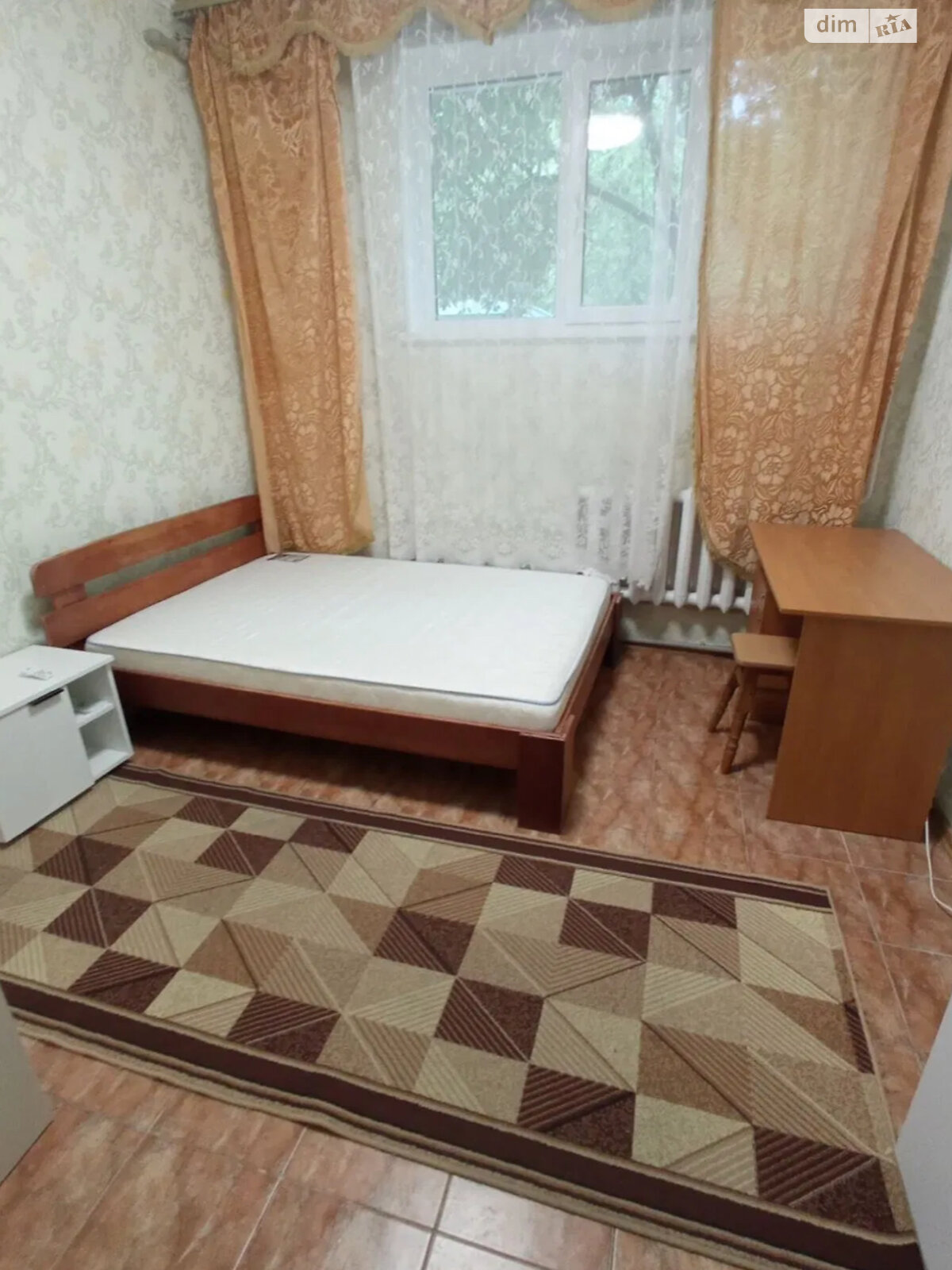 1-Room Apartment near Oboinyi Market, Borshchahivka