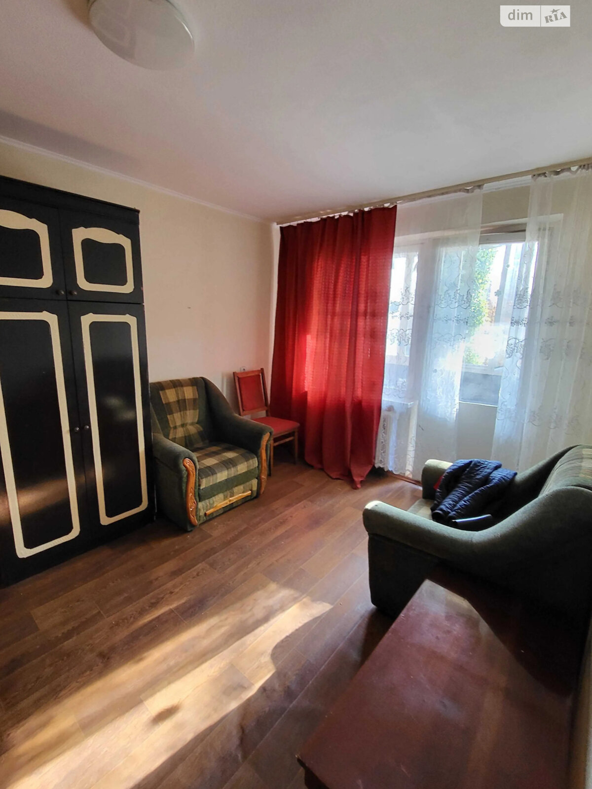 2-Room Apartment in Kiev, Lesya Kurbasa Street, Convenient Location