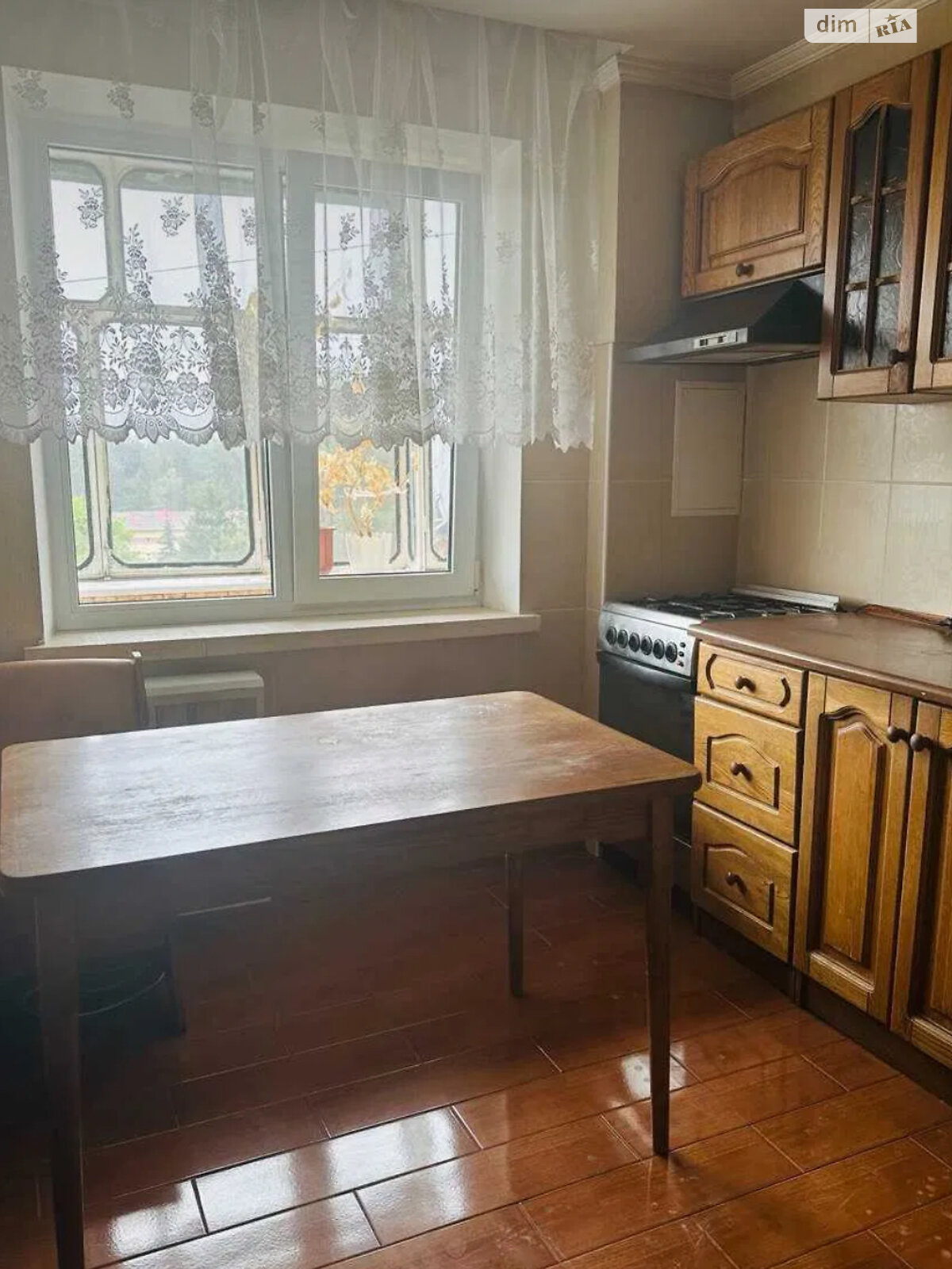 3-Room Apartment near Lisova Metro Station with Separate Rooms and Balcony