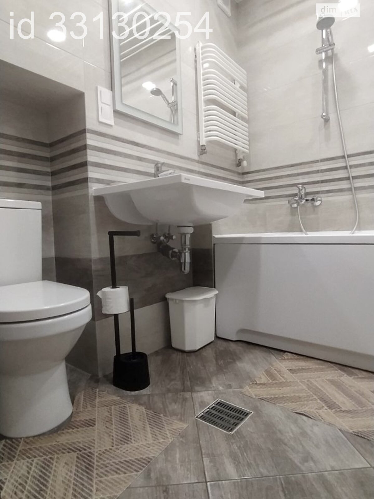 Spacious 2-Room Apartment in City Center with Quality Renovation