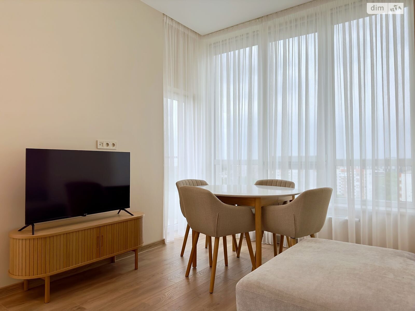Spacious 1-bedroom apartment in Park Tower with city panorama