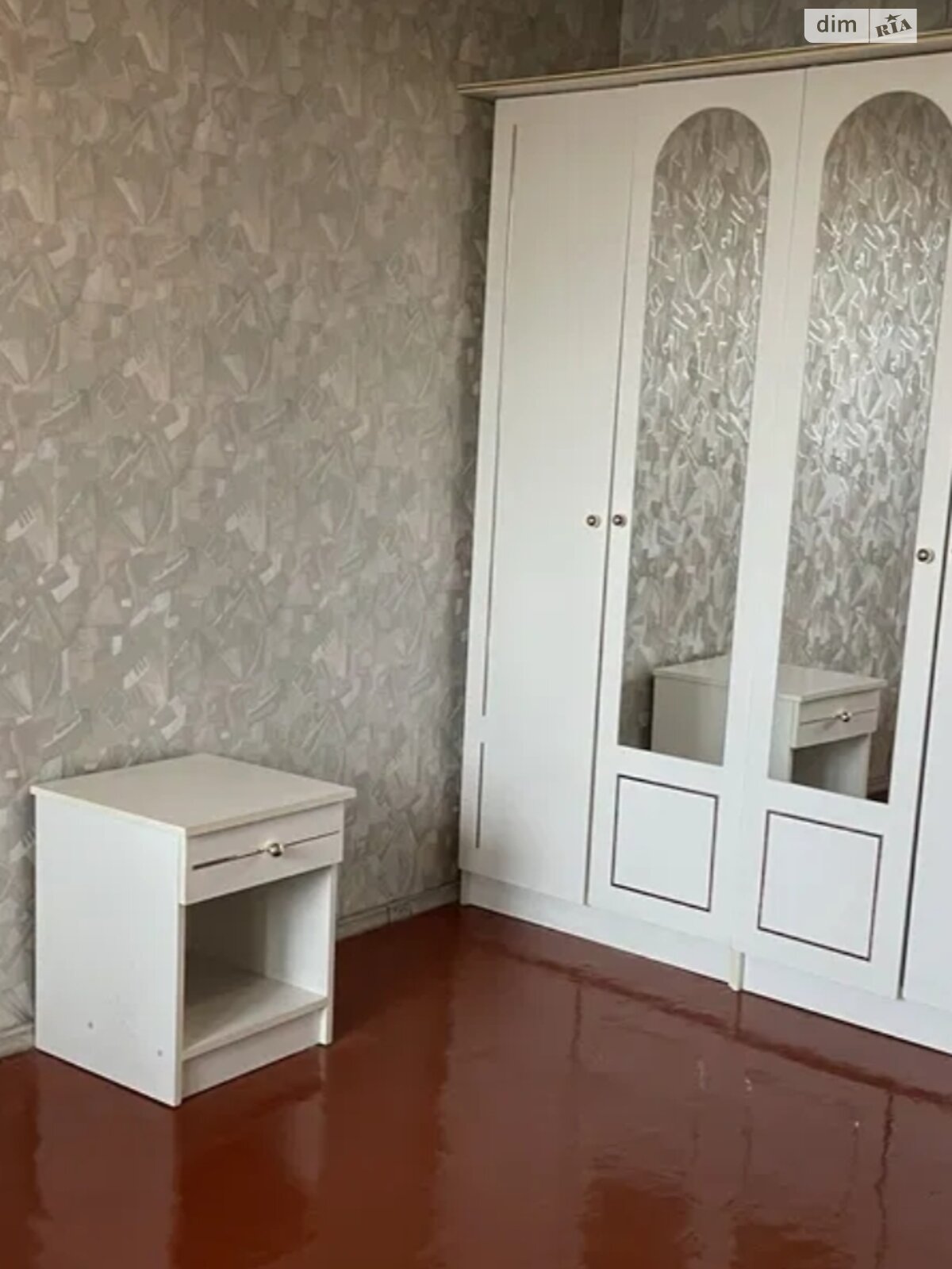Жеке жуынатын бөлмесі, кір жуатын машинасы және ыстық суы бар ыңғайлы пәтер