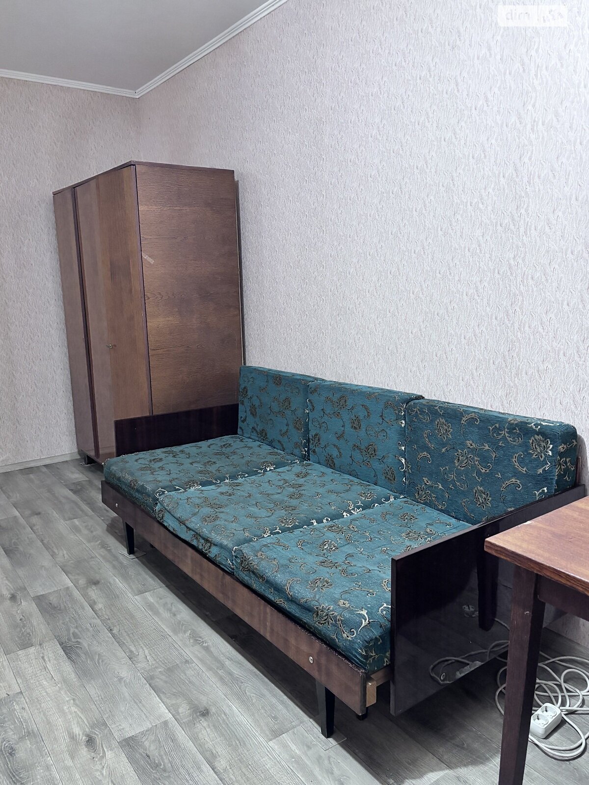 Walking distance to metro, clean apartment with fresh renovation