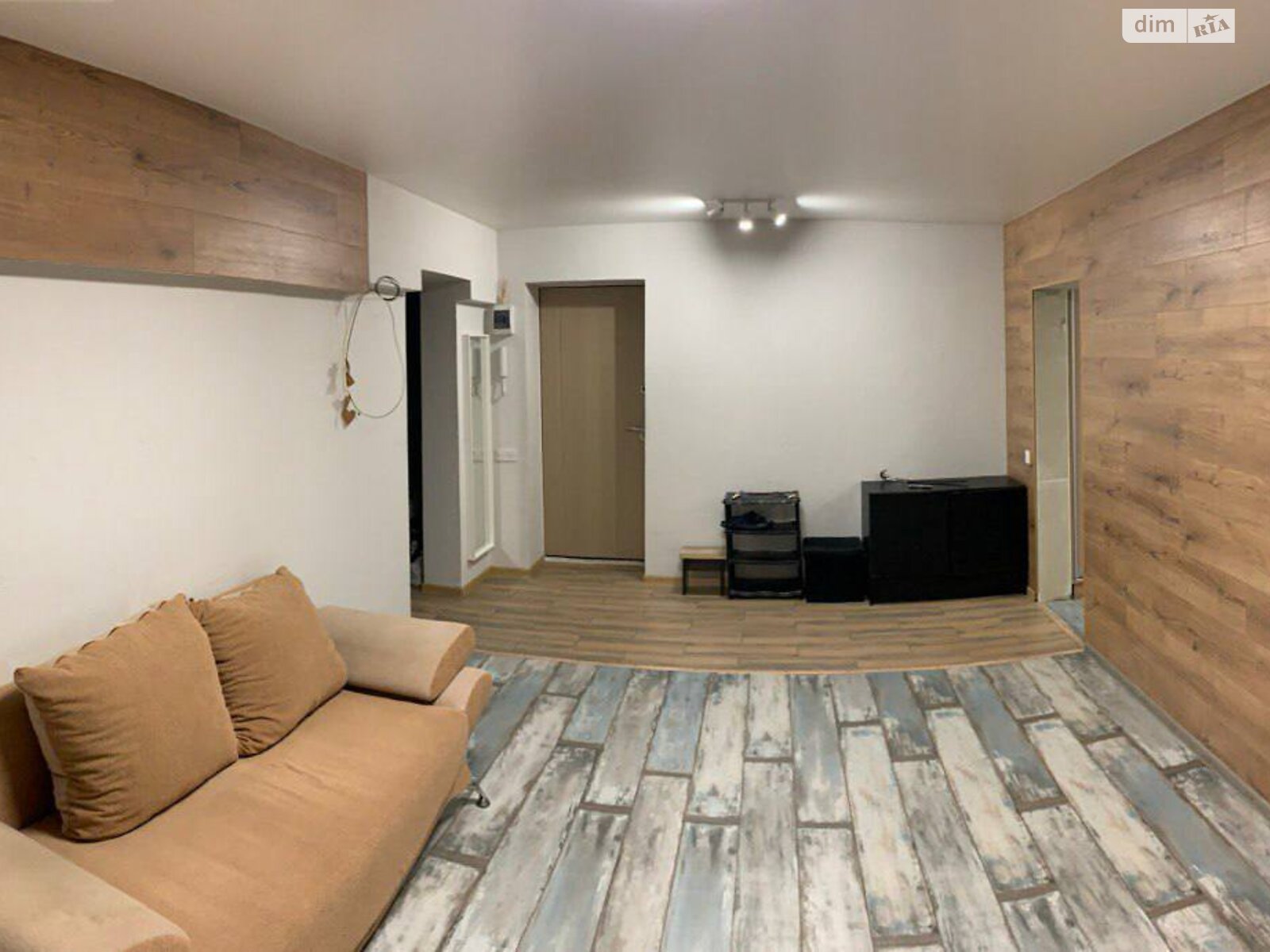 3-Room Apartment in Topolya Residential Area