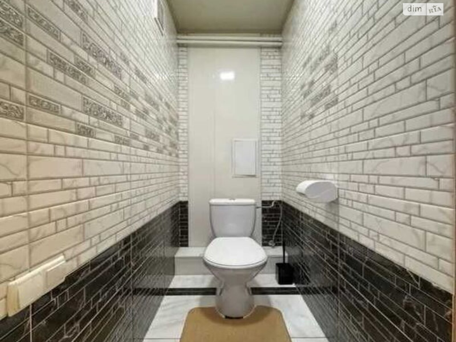 2-Room Apartment on Roman Shukhevy Street, Fresh Renovation