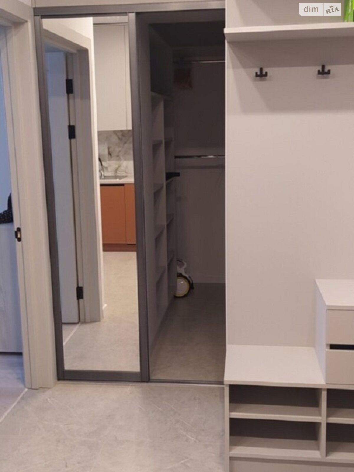 1-Room Apartment on Velichkovskogo Street, 4th Floor, West-Facing Windows