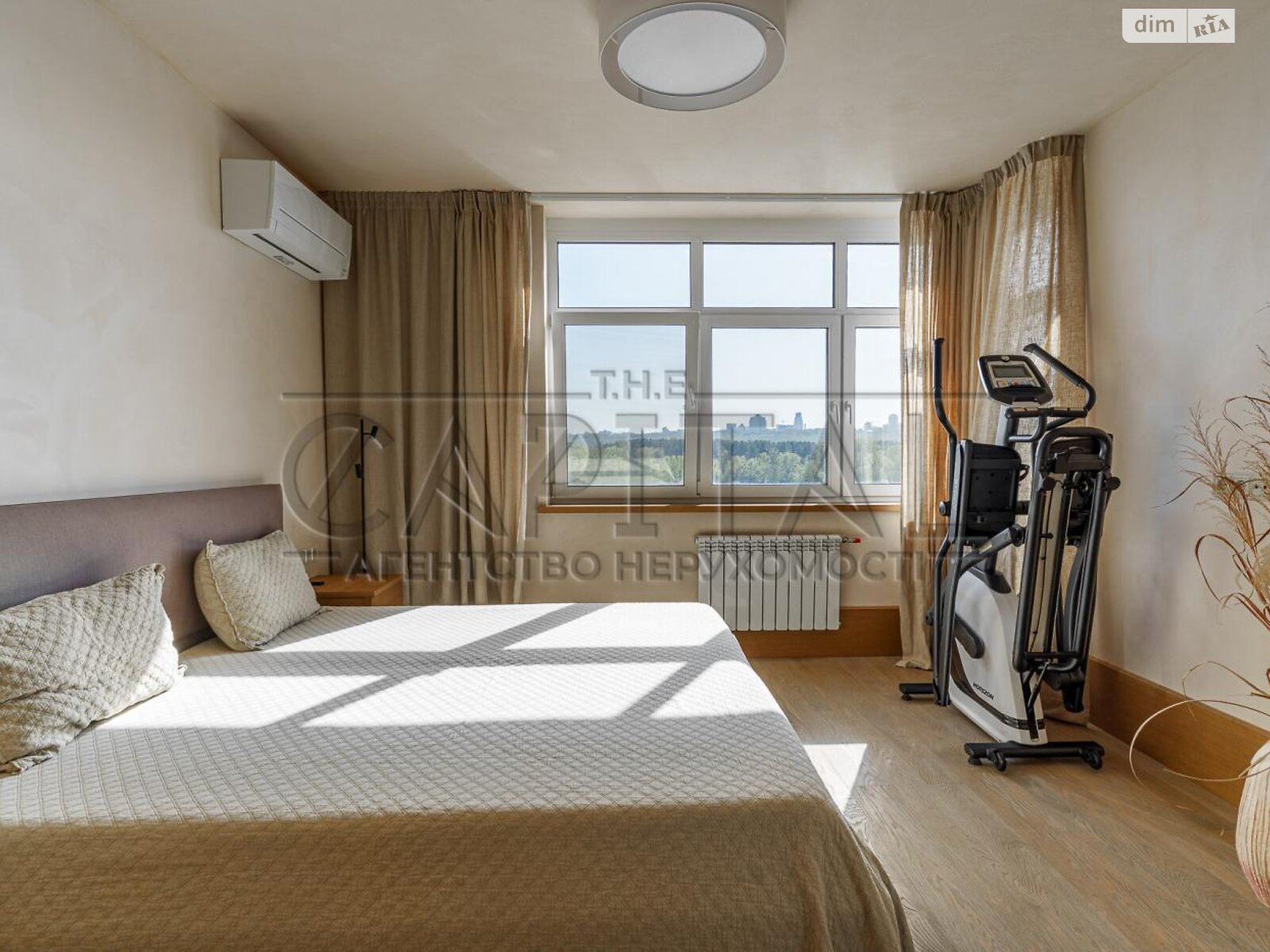 View apartment in Rusanovskaya Harbor residential complex with a view of the Dnieper