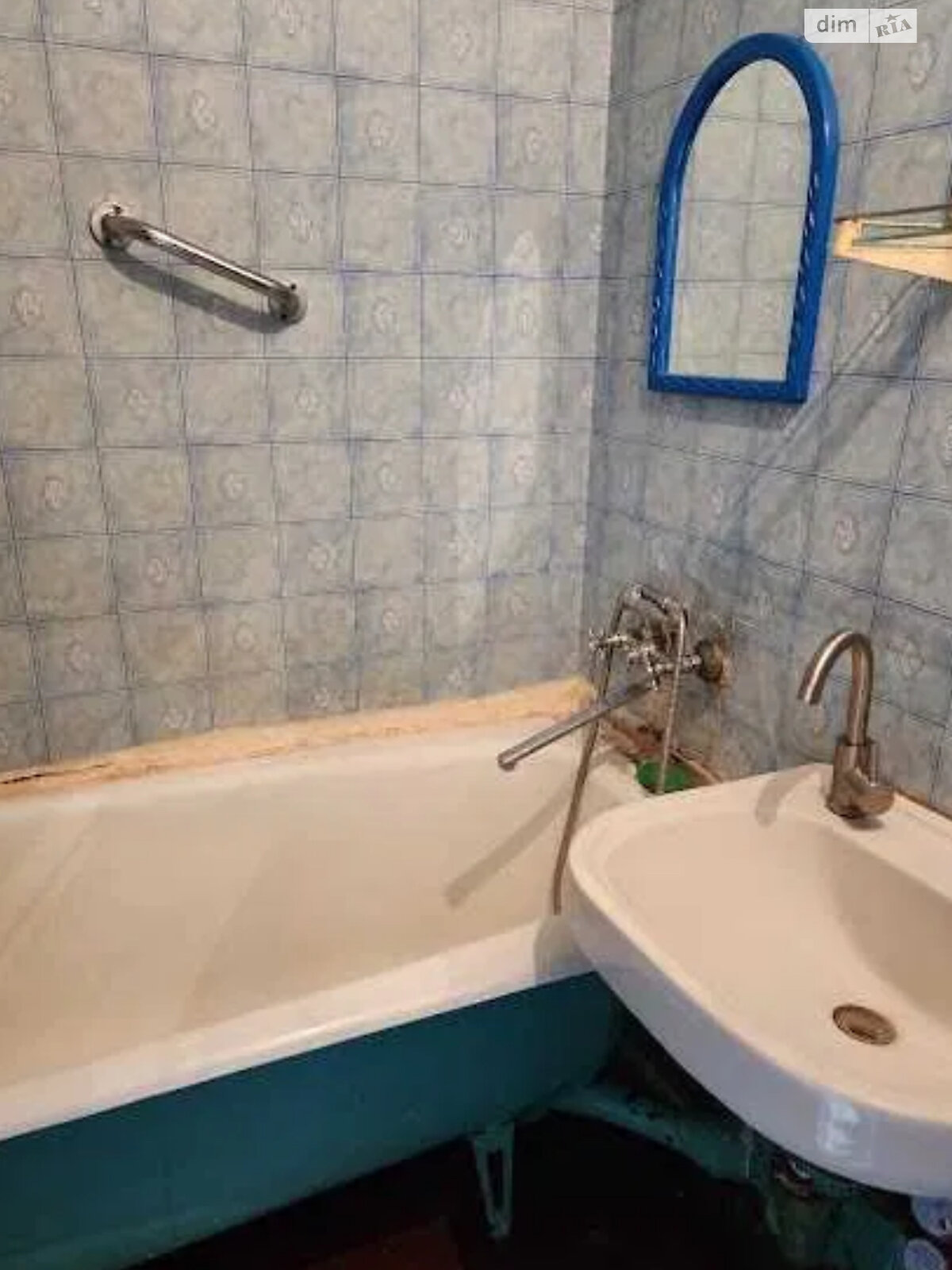 1-Room Apartment on Krasnoyi Kalyny Avenue, Quiet Location with Convenient Amenities