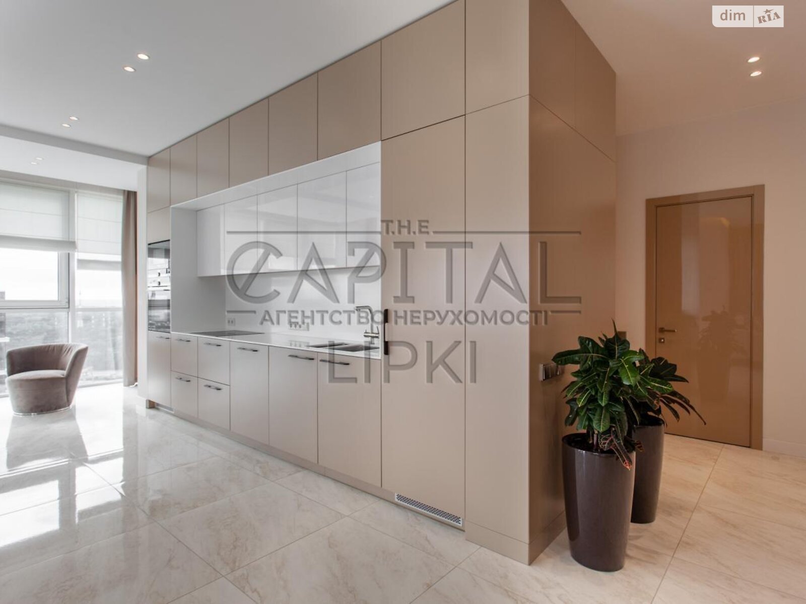 Stylish Spacious Apartment in Dragomirova Street, Novopecherskie Lipki Complex