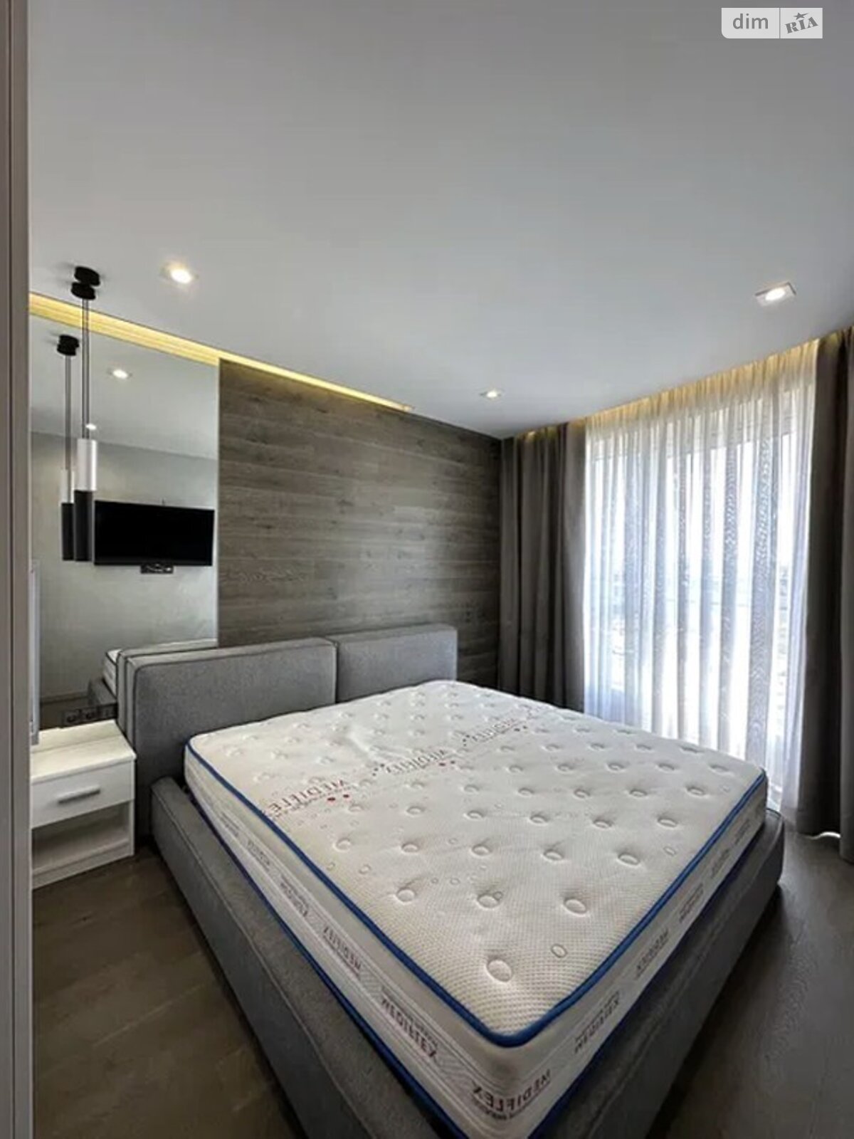 Modern Apartment with Panoramic Windows and Generator Backup