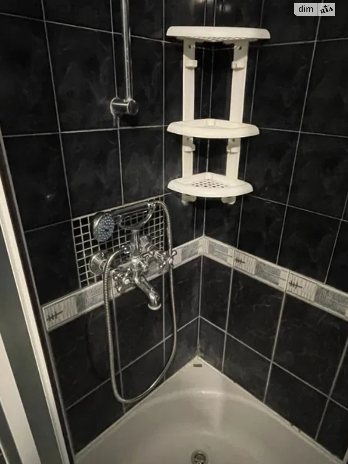 Comfortable Apartment with Separate Bathroom, Washing Machine, and Hot Water