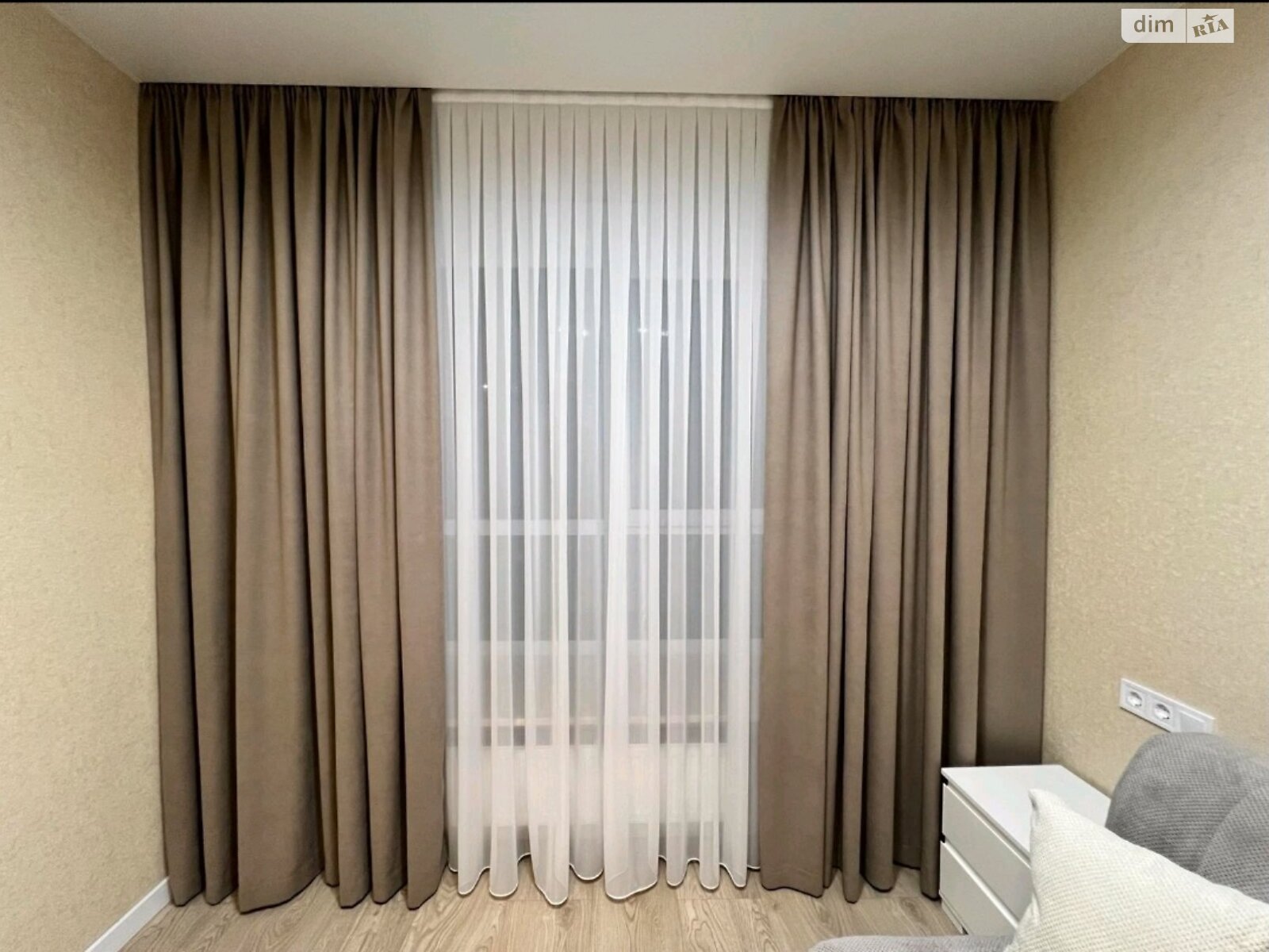Designer Renovated Apartment with Modern Amenities and Comfortable Layout