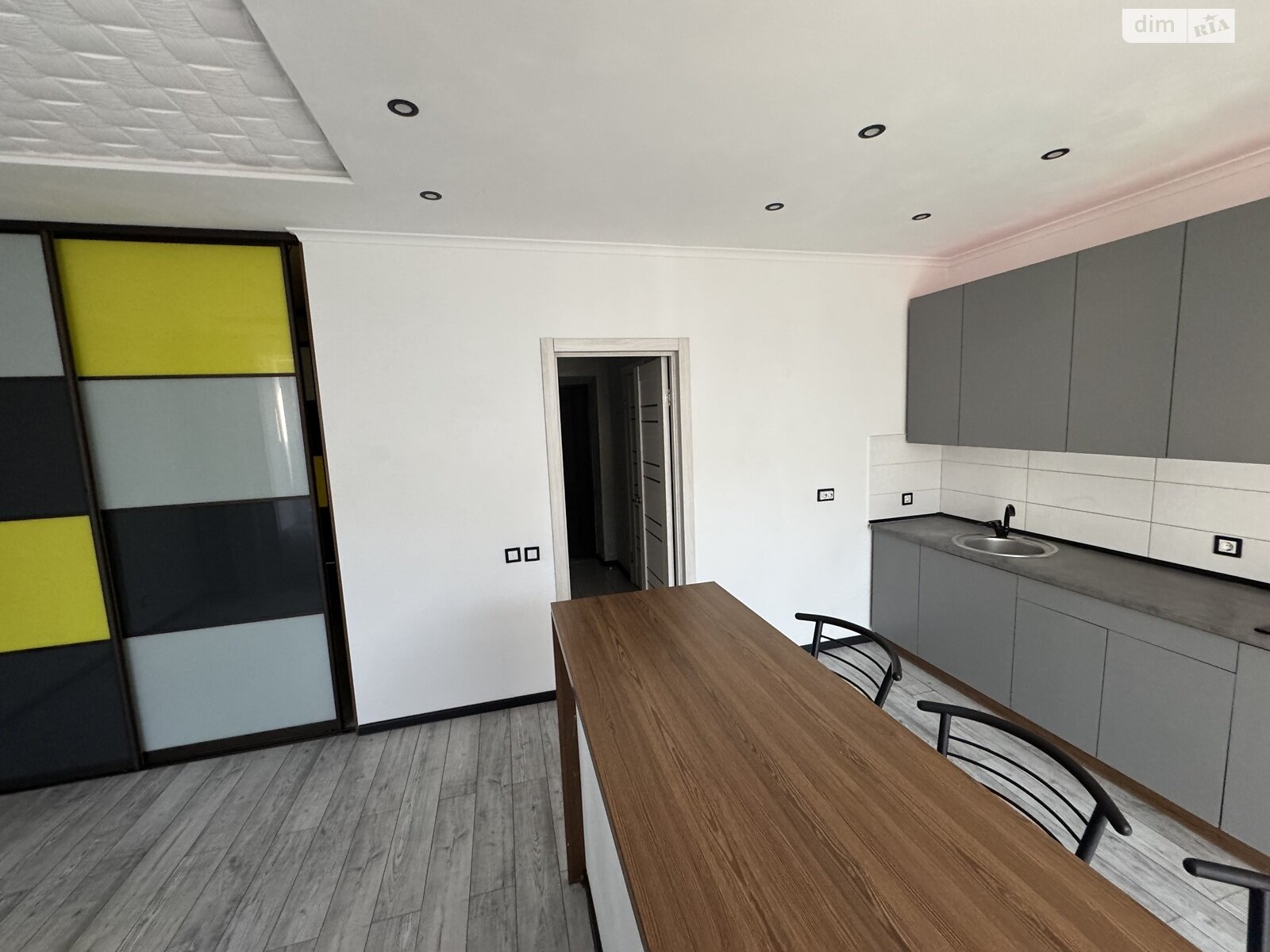 Sunny Studio Apartment in Sofiyivska Borshchahivka with Modern Design