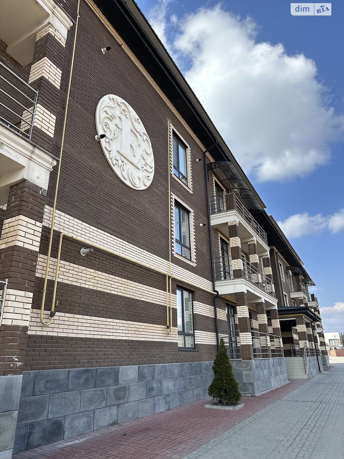 Comfortable one-bedroom apartment in a club house with parking and autonomous heating