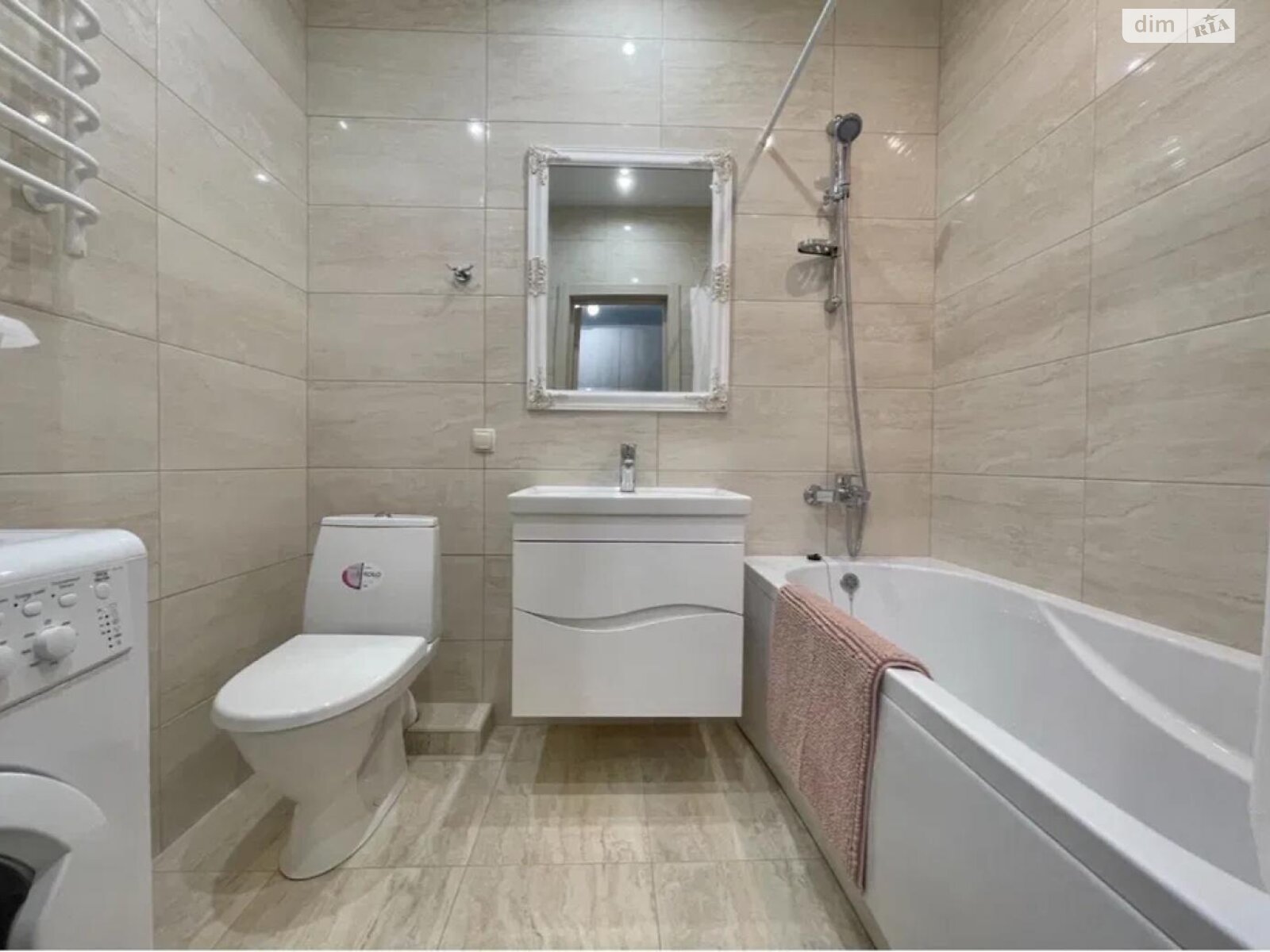 Cozy Apartment with Modern Design and Full Amenities