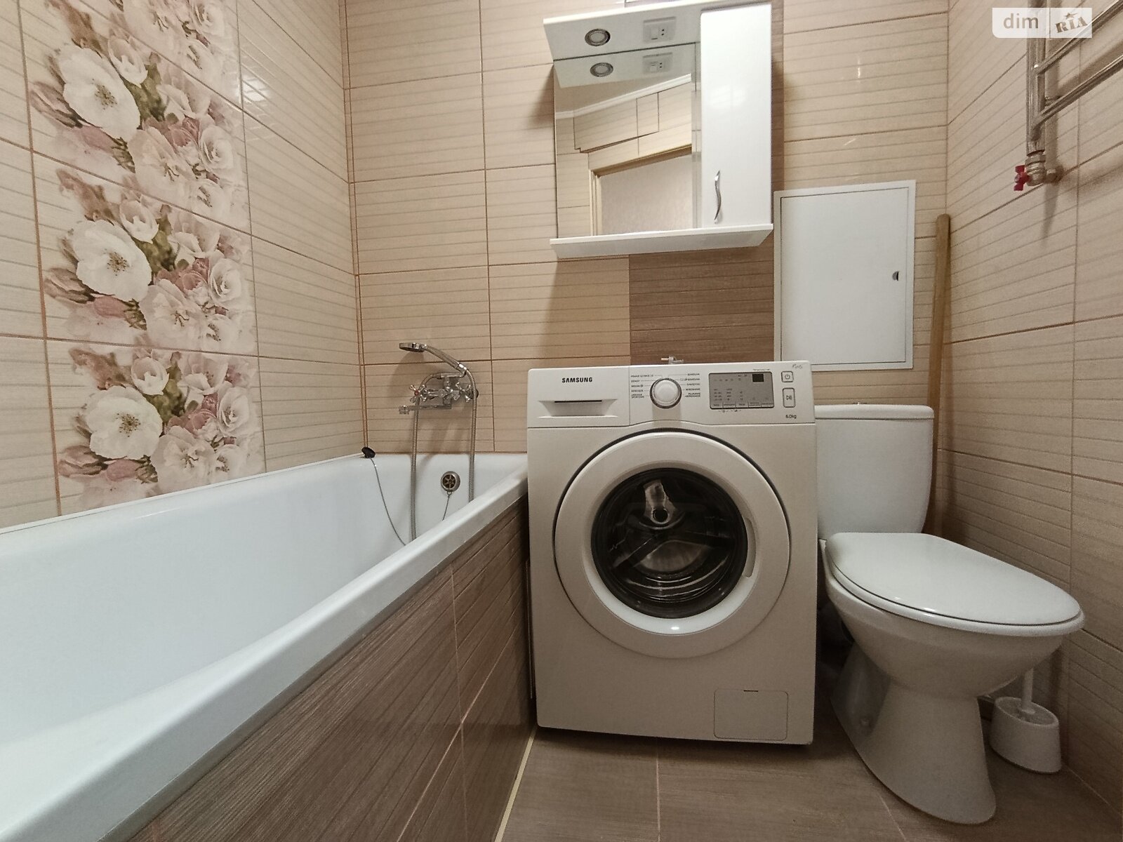 Renovated apartment in prestigious district, suitable for working girl or couple