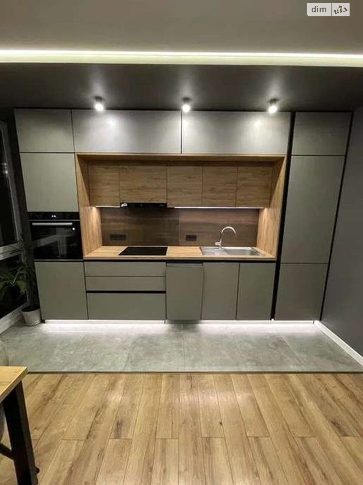 Modern Apartment with Designer Interior and Full Amenities