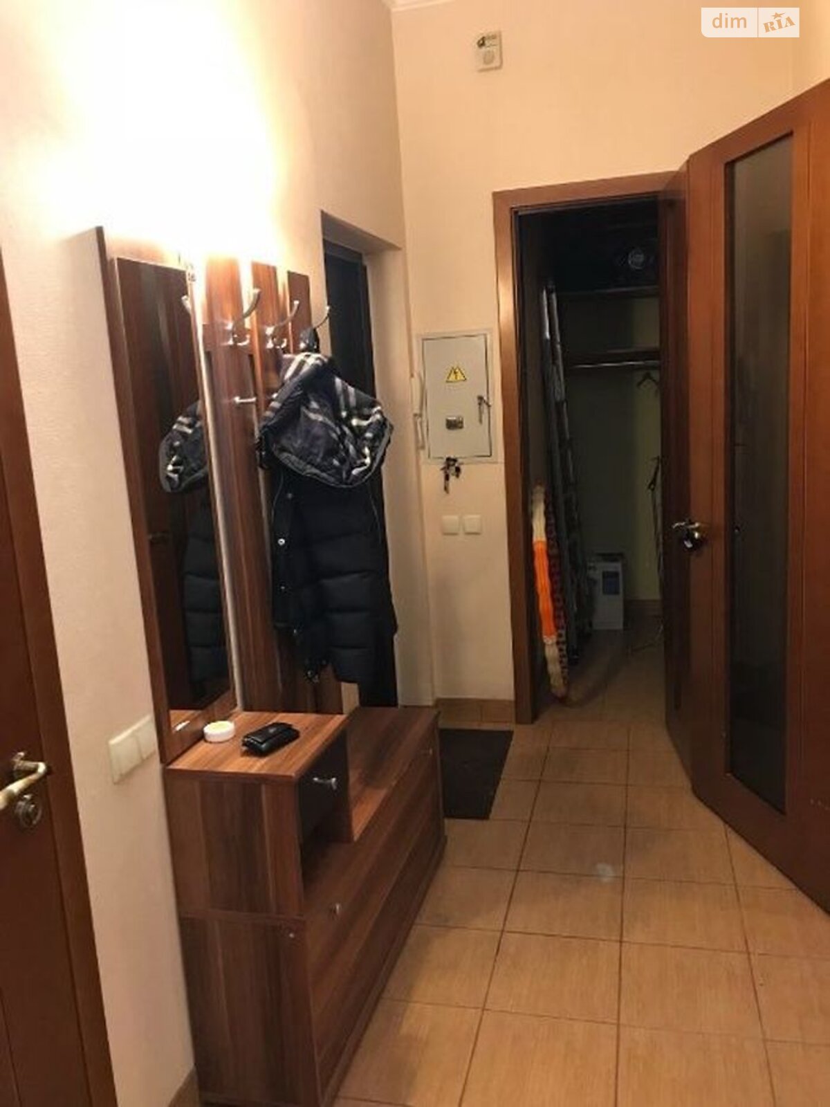 Two-bedroom apartment with lake view on Heroiv Stalinhrada Avenue