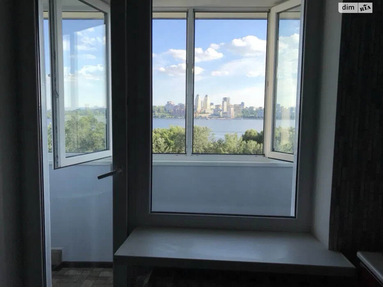 1-bedroom apartment with city view on Solnechna Naberezhnaya Street