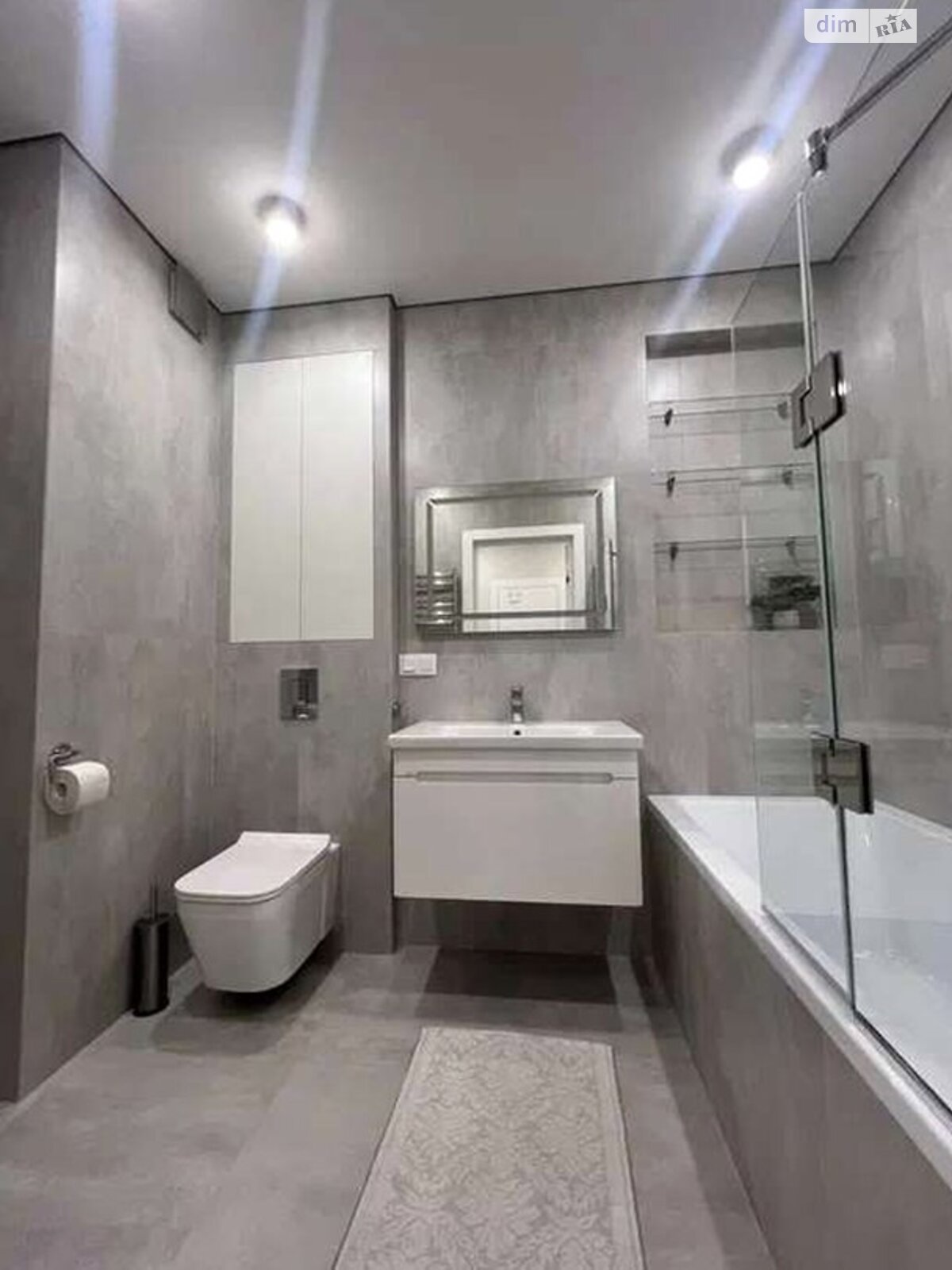 Modern Apartment with Designer Renovation near Dnipro Embankment