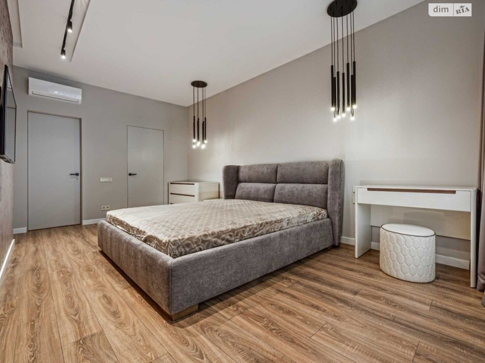 Stylish Two-Room Studio Apartment in Pechersk, Lavska Street