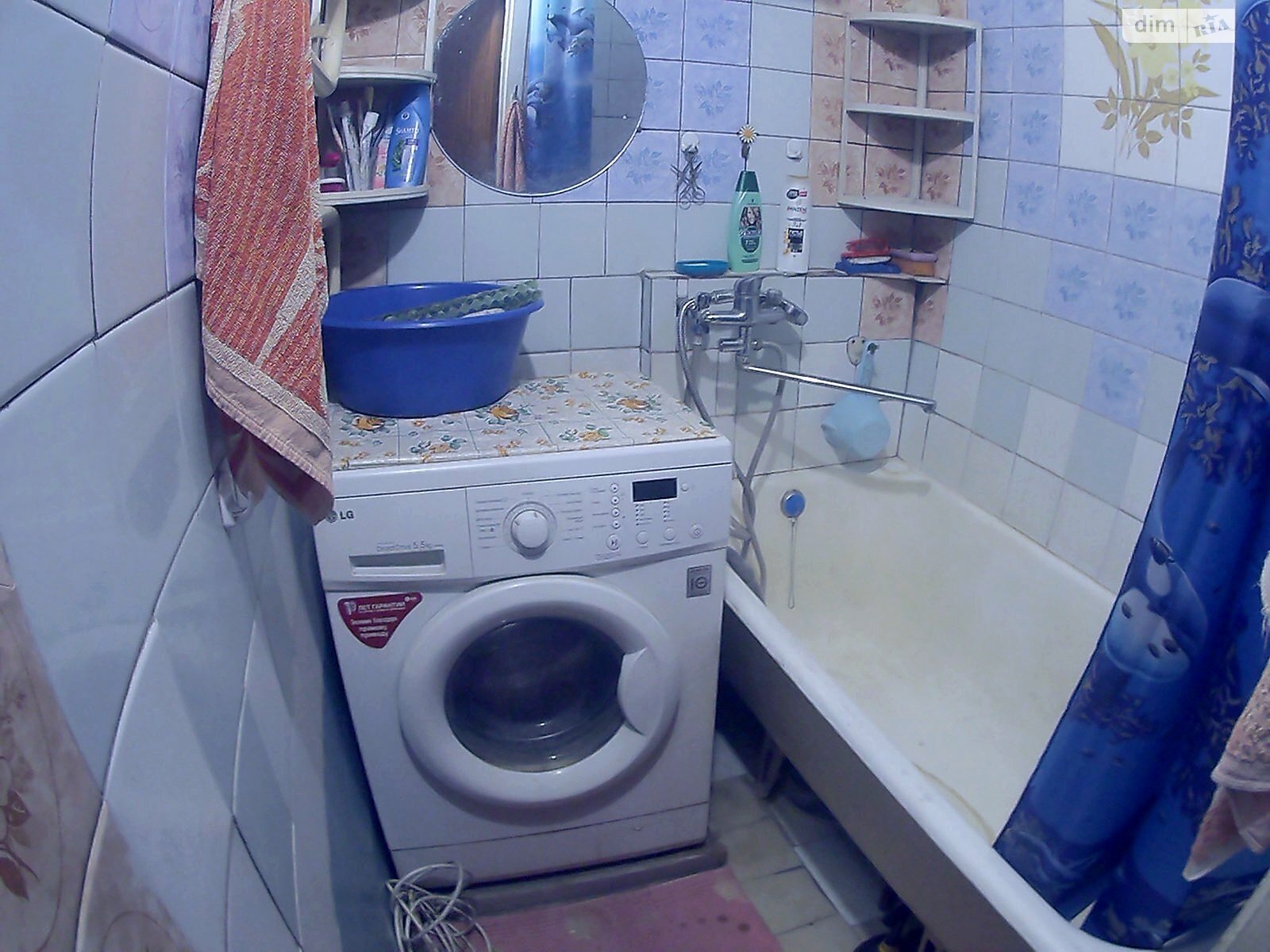 Compact Apartment near Darnytsia Metro with Park and Amenities