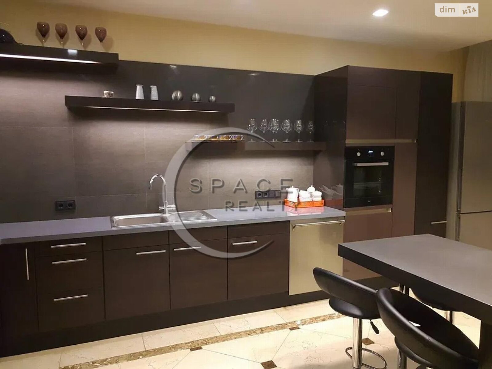 Spacious 3-bedroom apartment in Novopecherskie Lipki residential complex
