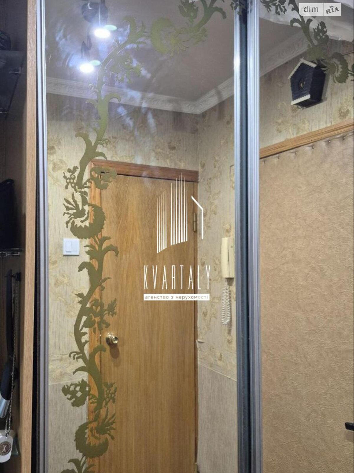 2-room apartment on Zdolbunivska Street, well-equipped and conveniently located