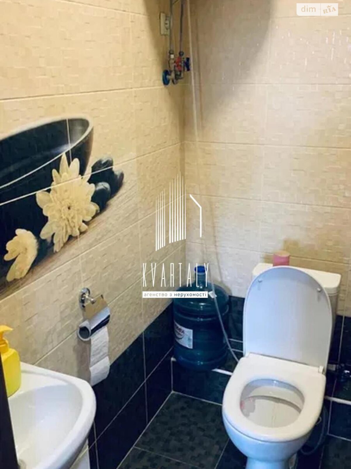2-Room Apartment on Oleny Pchilky Street, 8th Floor, Well-Equipped