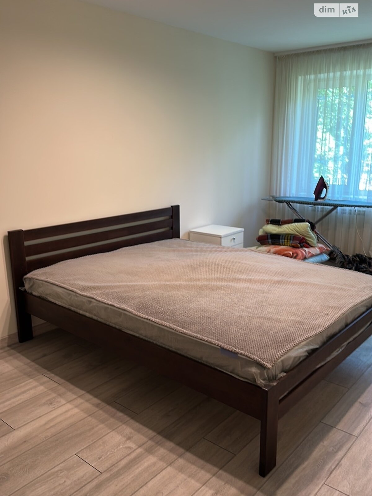 2-Room Apartment on Secheni Street with Separate Rooms and Balcony