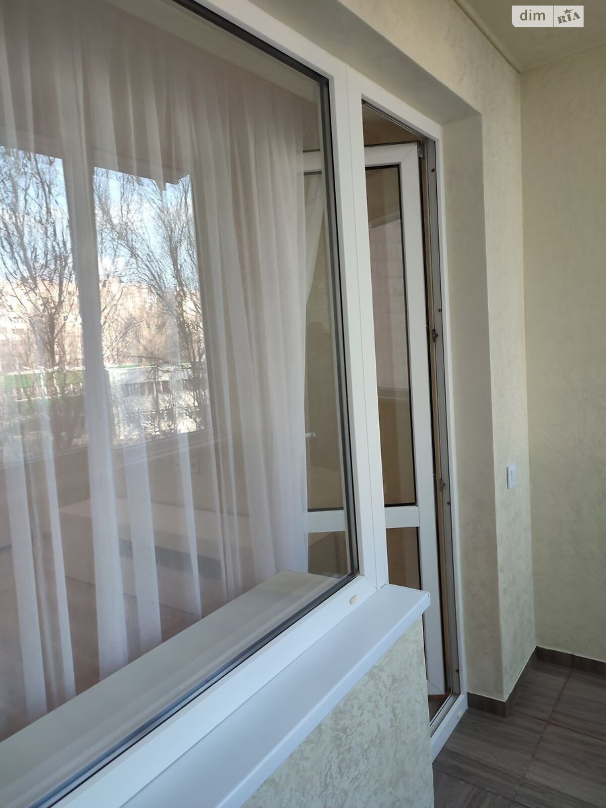 Днепрдің Сол жағалауындағы жаңа жөндеумен 2 бөлмелі кең пәтер