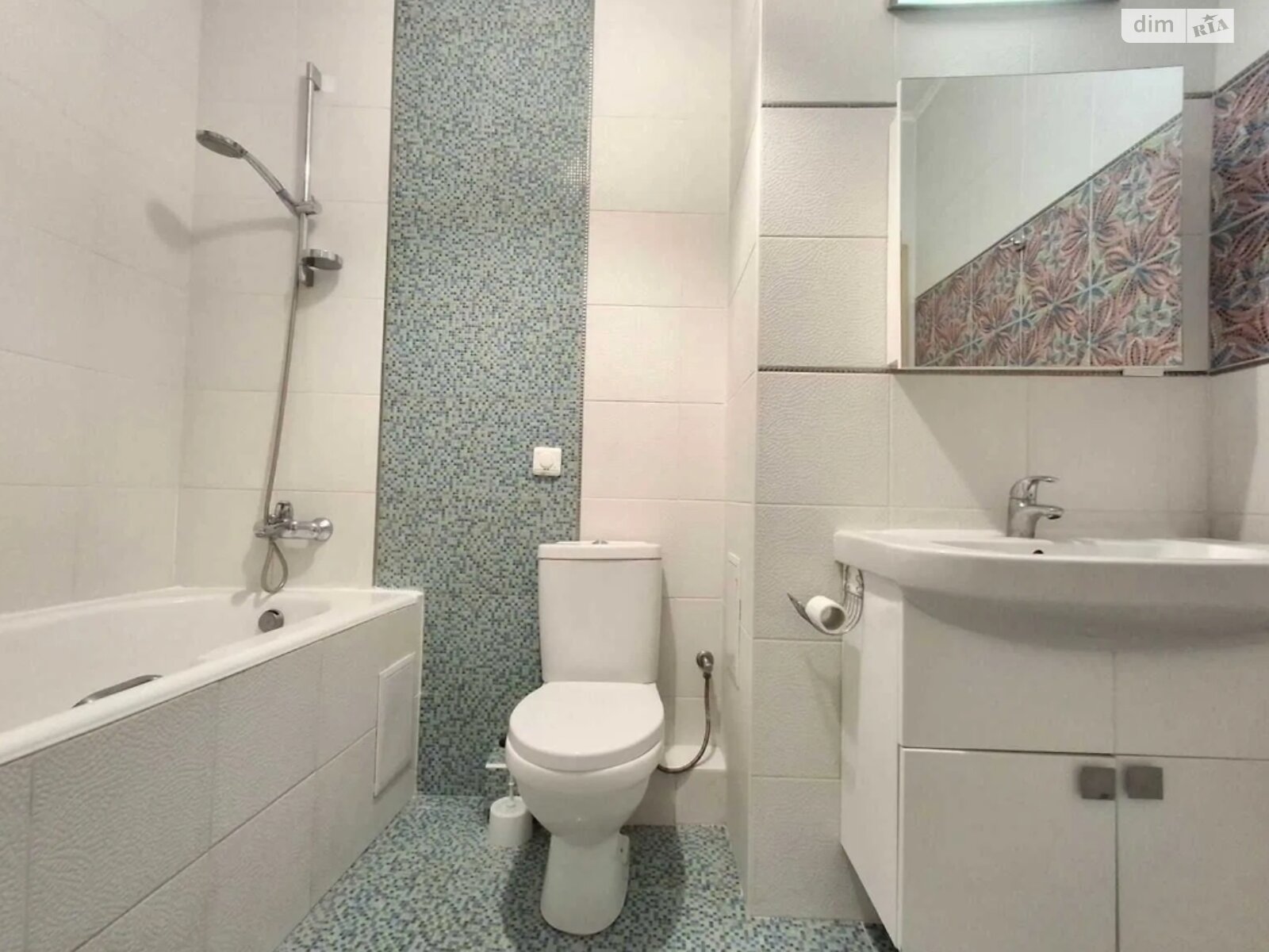Spacious Apartment on Left Bank with Modern Amenities