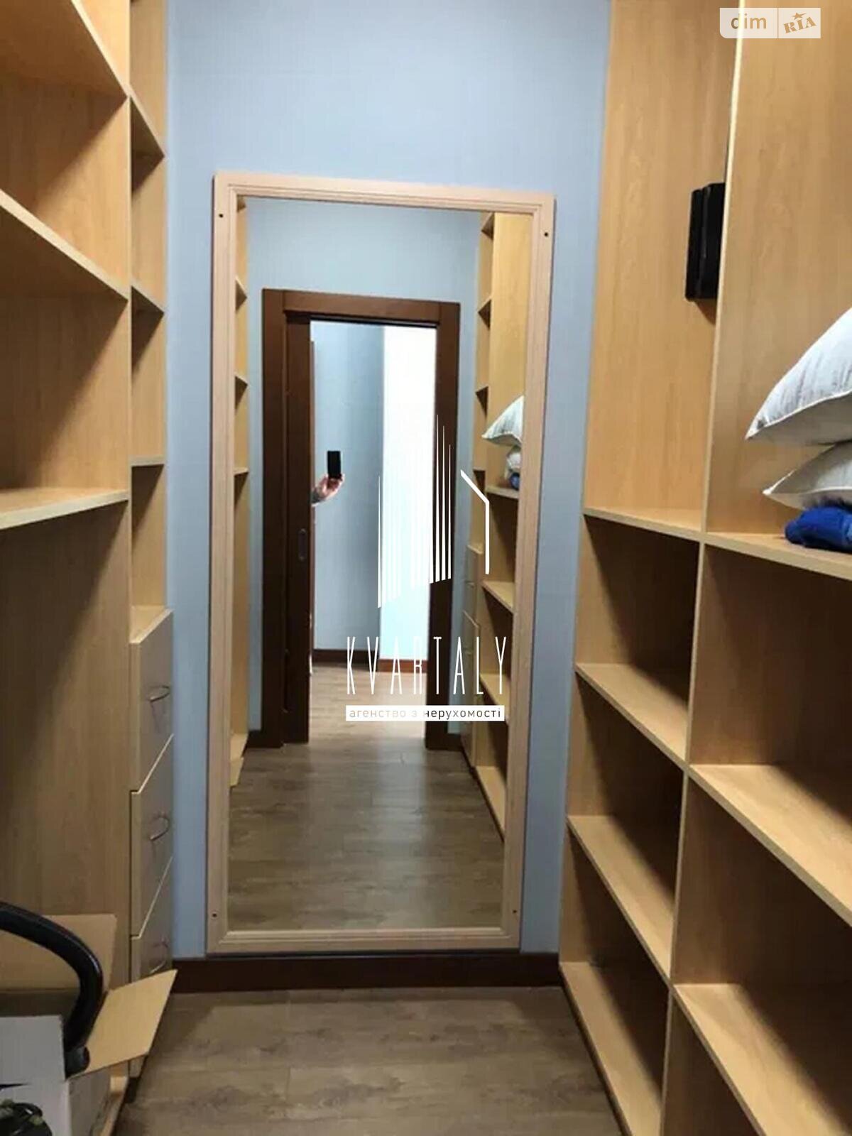 2-bedroom apartment in Aleksandrovskyi Complex with quality renovation