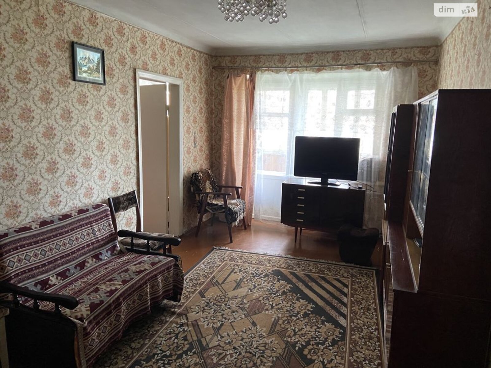 3-Room Apartment on Sobornosti Street, Furnished with Internet and Cable TV