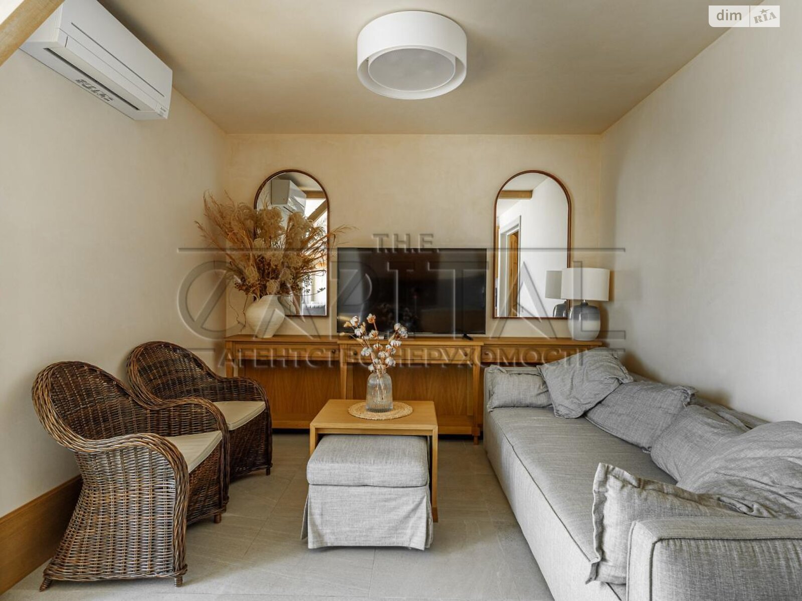 View apartment in Rusanovskaya Harbor residential complex with a view of the Dnieper