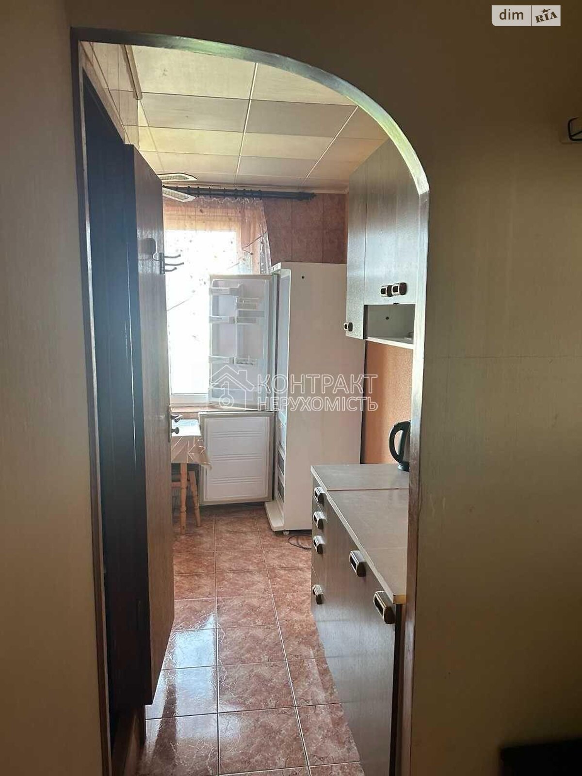 Spacious 3-Room Apartment with City View on Valentynivska Street