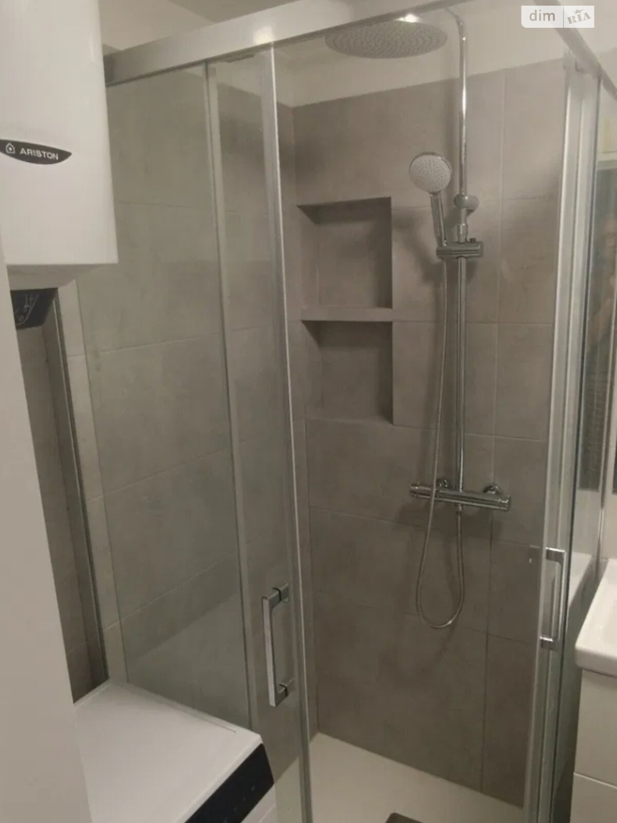 Spacious Sunny Apartment Near Dnipro Metro, Close to City Center