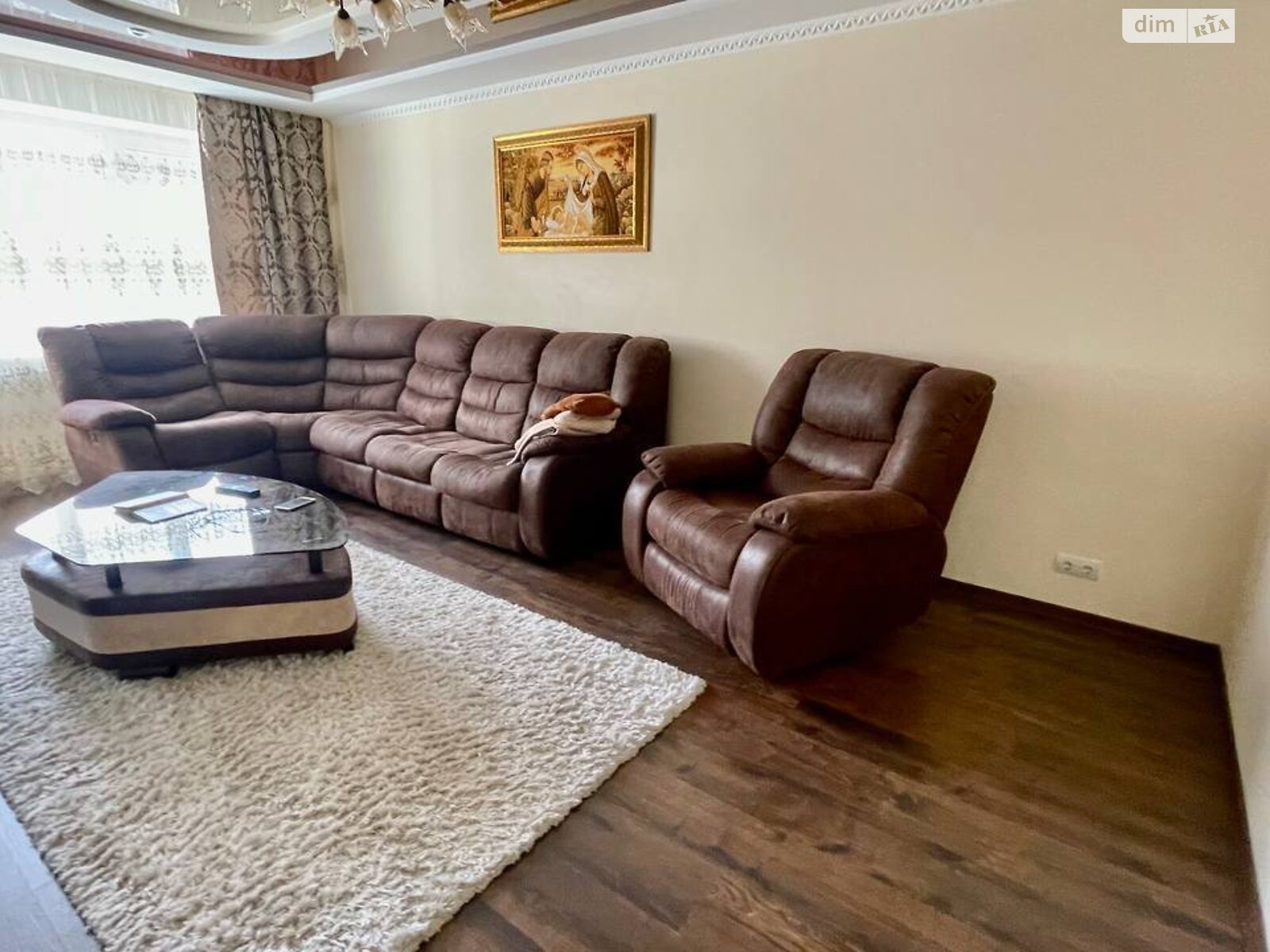 3-Room Apartment on Perfetskogo Street, Frankovskiy District
