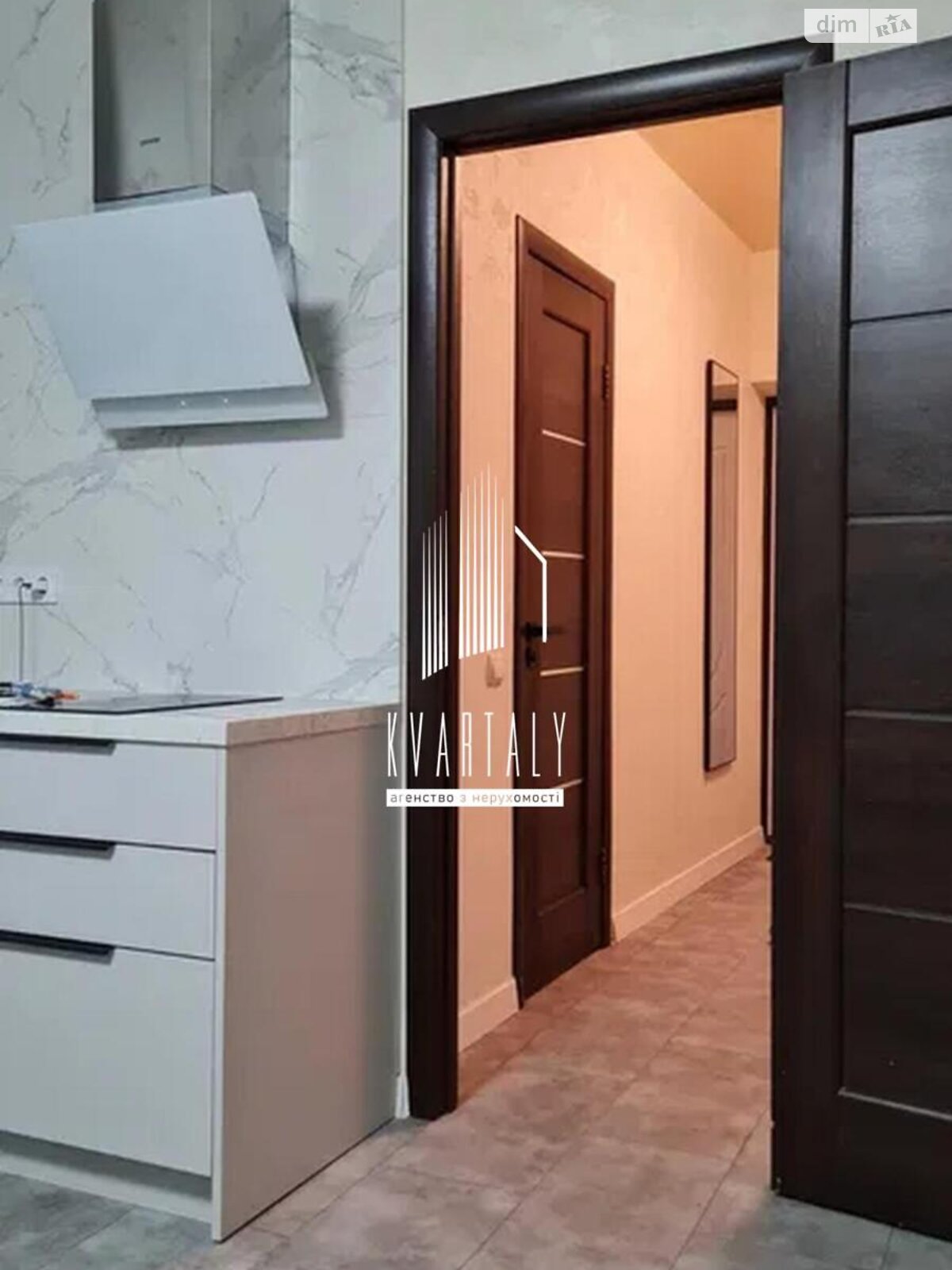 2-bedroom apartment in modern design, 25th floor, great location
