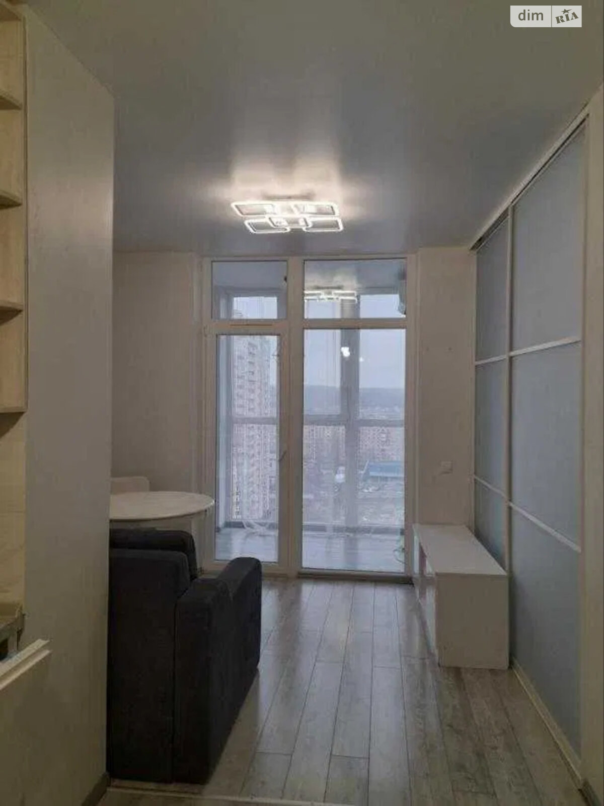 1-Bedroom Apartment in Yaskravyi Complex, 19th Floor, Fully Furnished