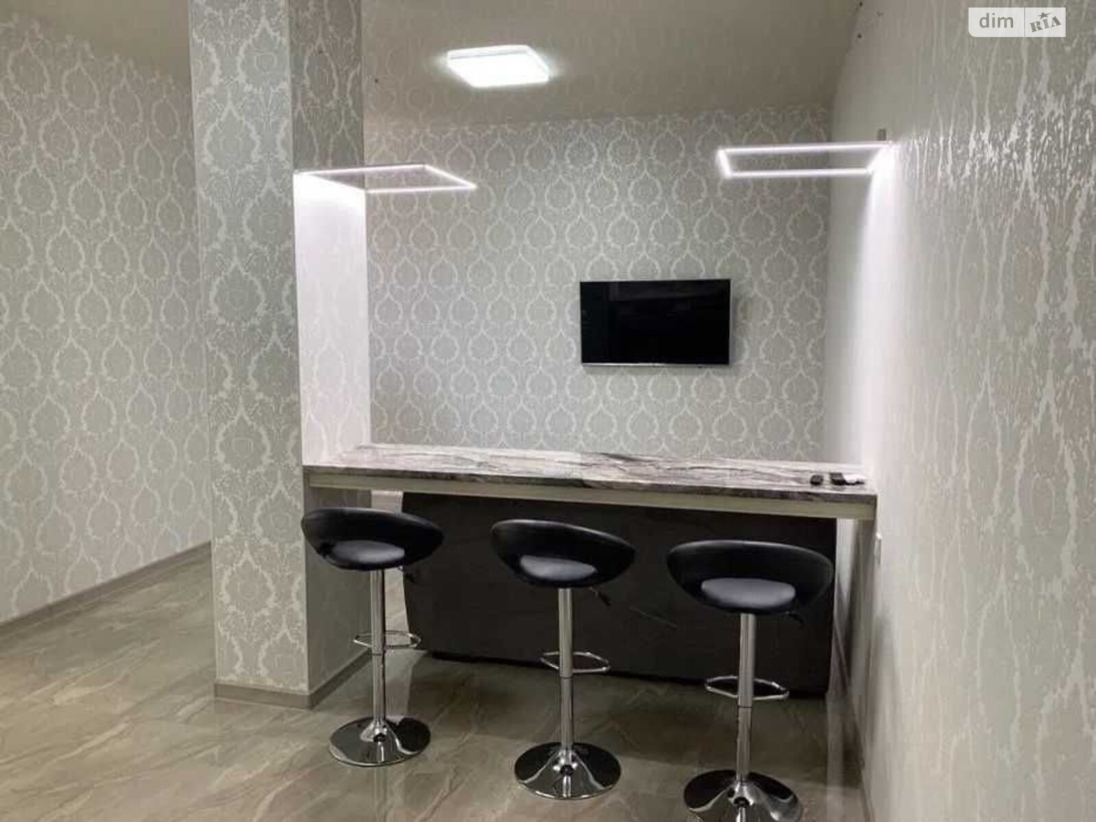 2-Room Apartment in City Center with Modern Amenities