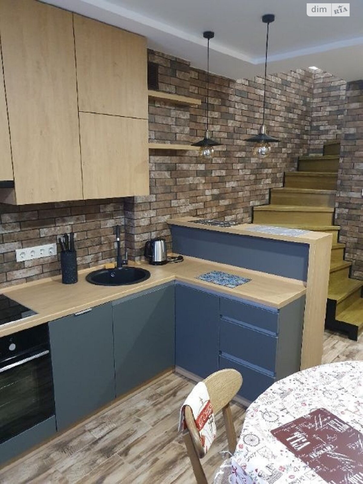 2-Level Apartment with Kitchen Studio, Warm and Spacious