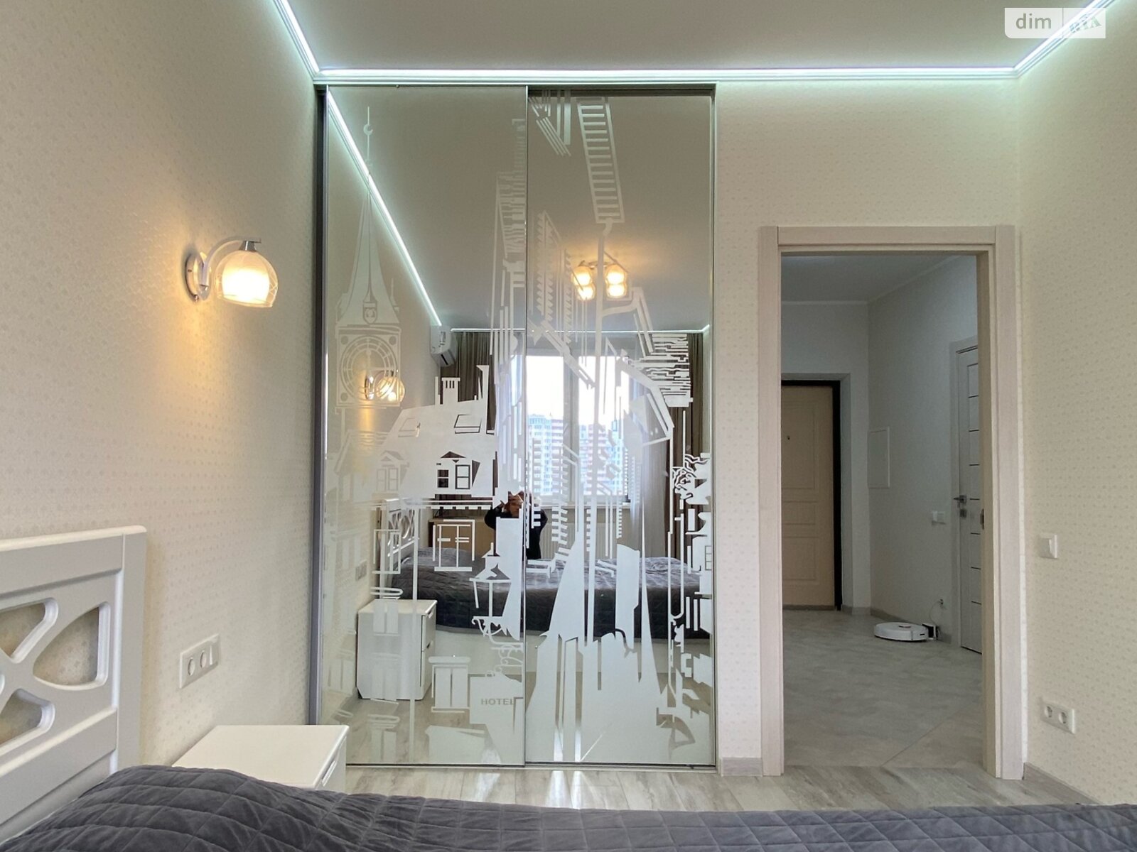 Spacious 1-Bedroom Apartment near Demiivska Metro with Modern Renovation