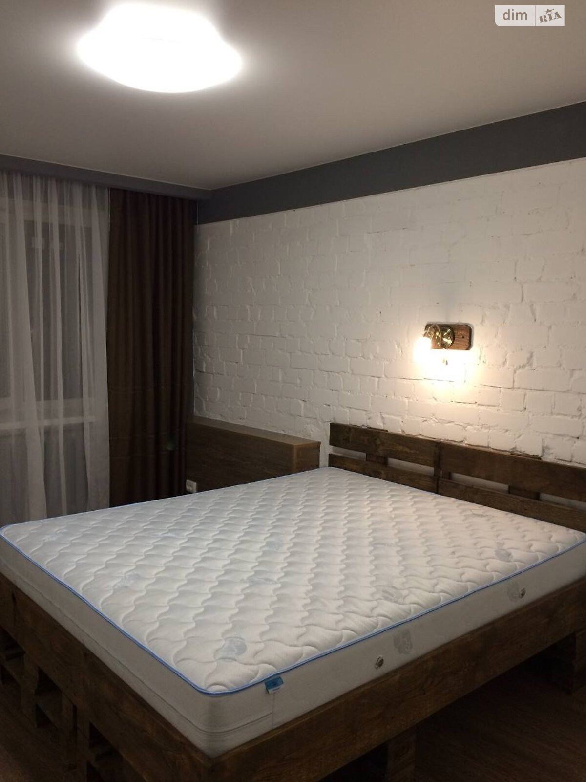 2-Room Apartment near Slavutych Park, Comfortable Modern Rental
