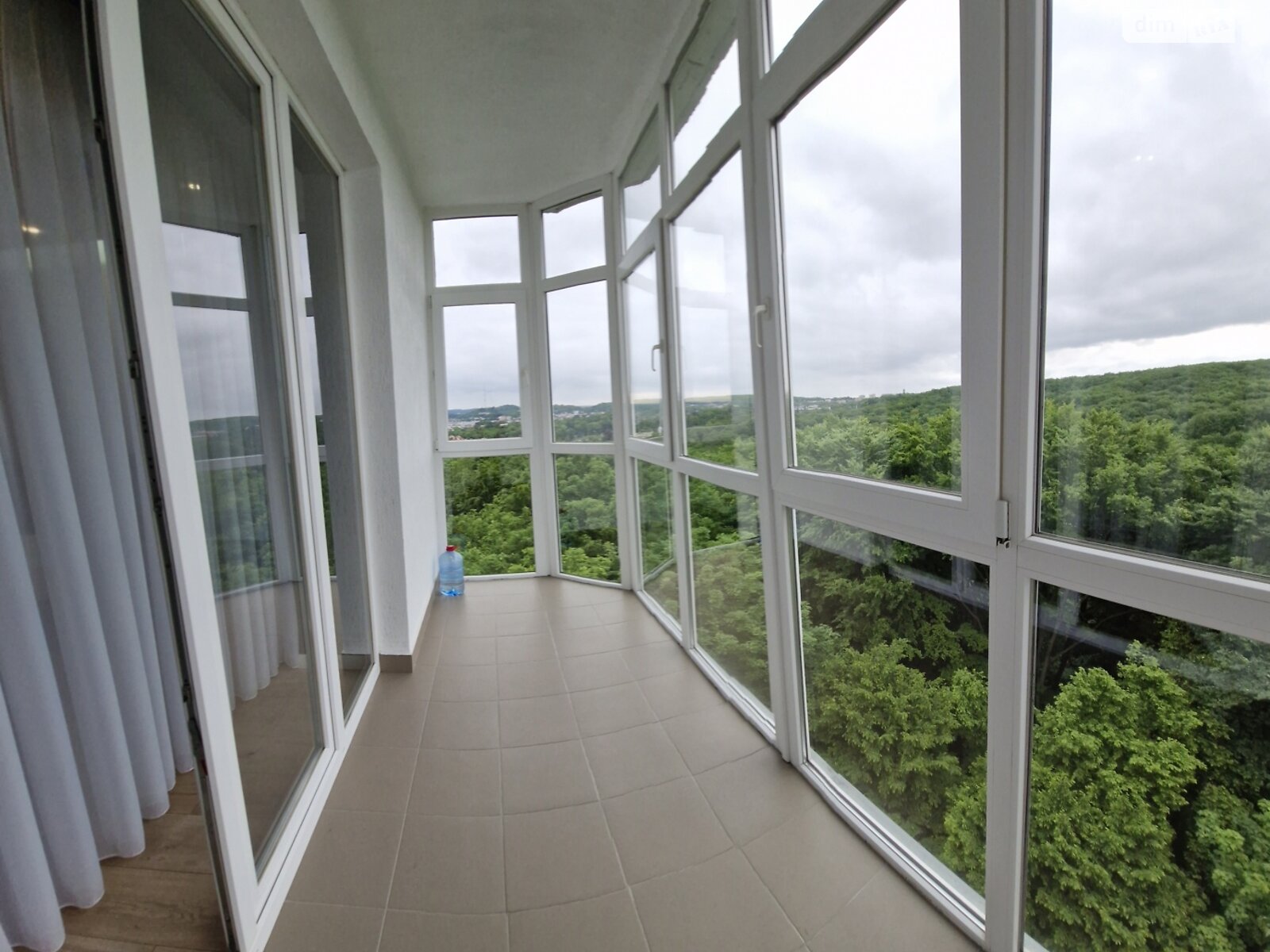 Stylish 2-Room Apartment in Park Area with City View