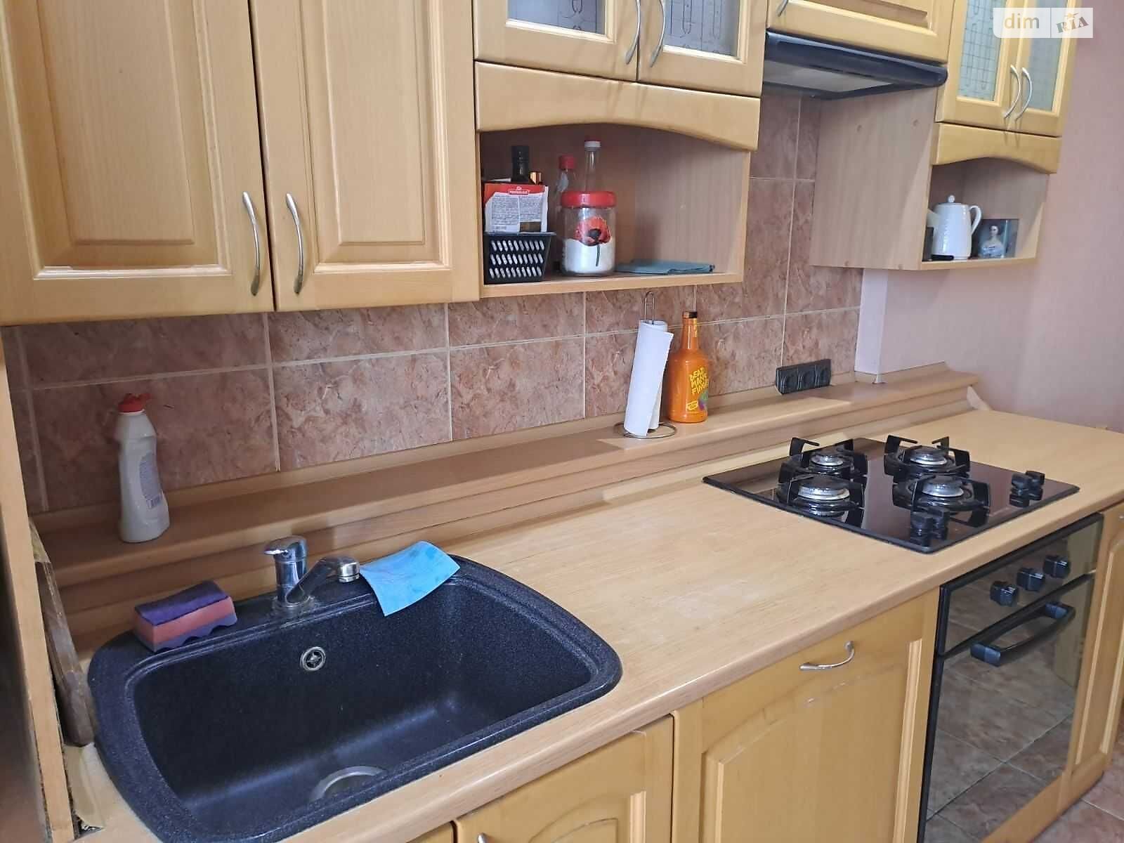 2-Room Apartment near Vokzalna Metro Station in Dnipro