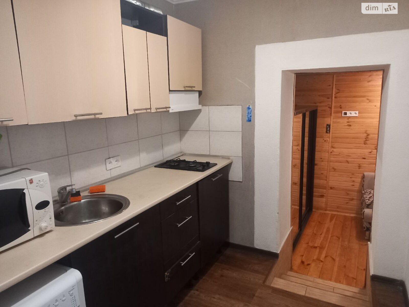 1-Room Apartment near Zashchitnikov Metro, Pavlenkovskaya Street