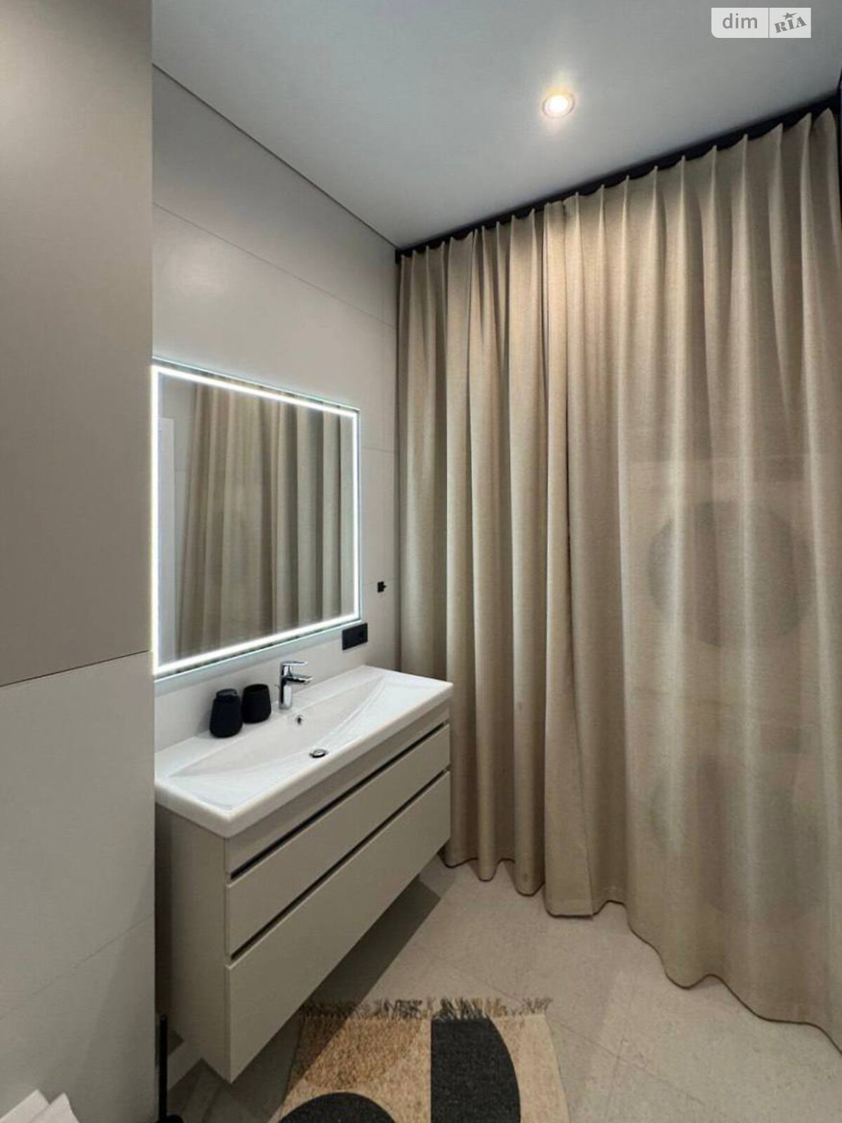 3-Room Business Class Apartment in Geneva Complex
