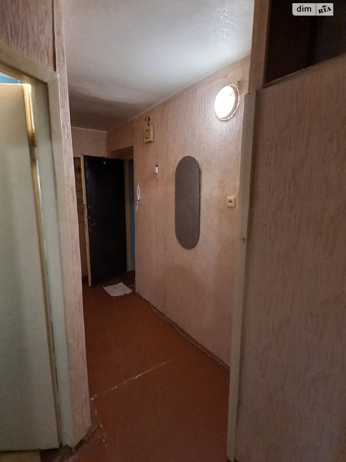 1-room apartment on Pavlovo Pole, brick building, 2nd floor, 4 sleeping places