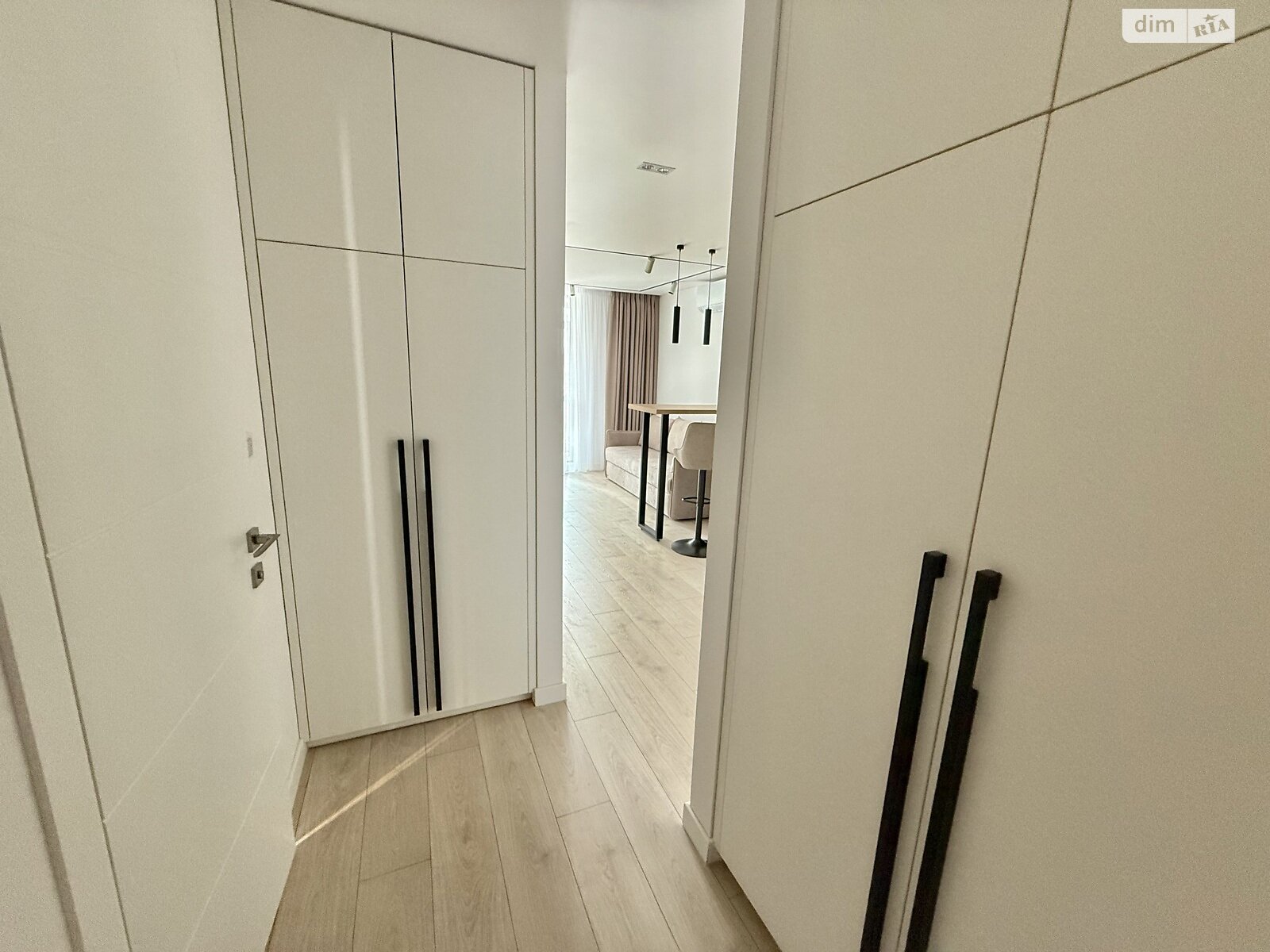 1-bedroom apartment with designer renovation on Green Street